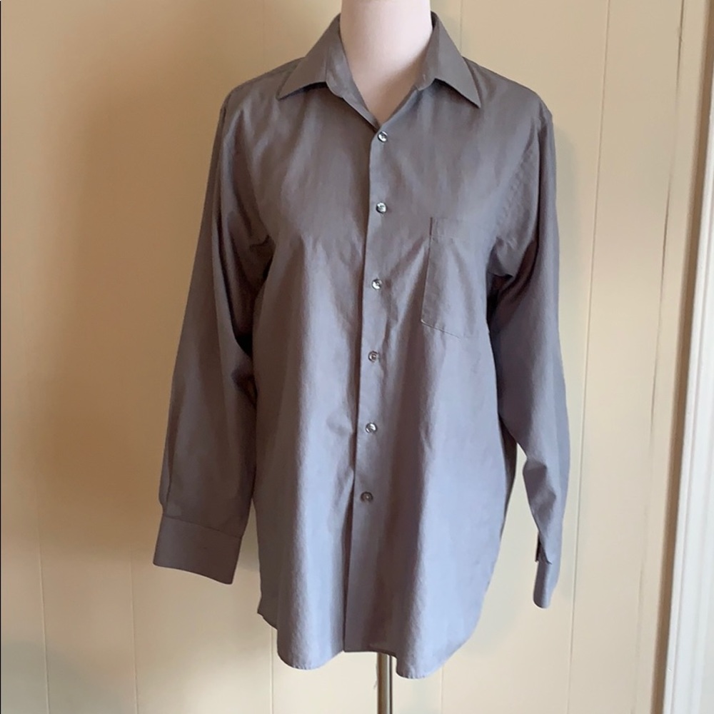 Men’s Van Heusen dress shirt